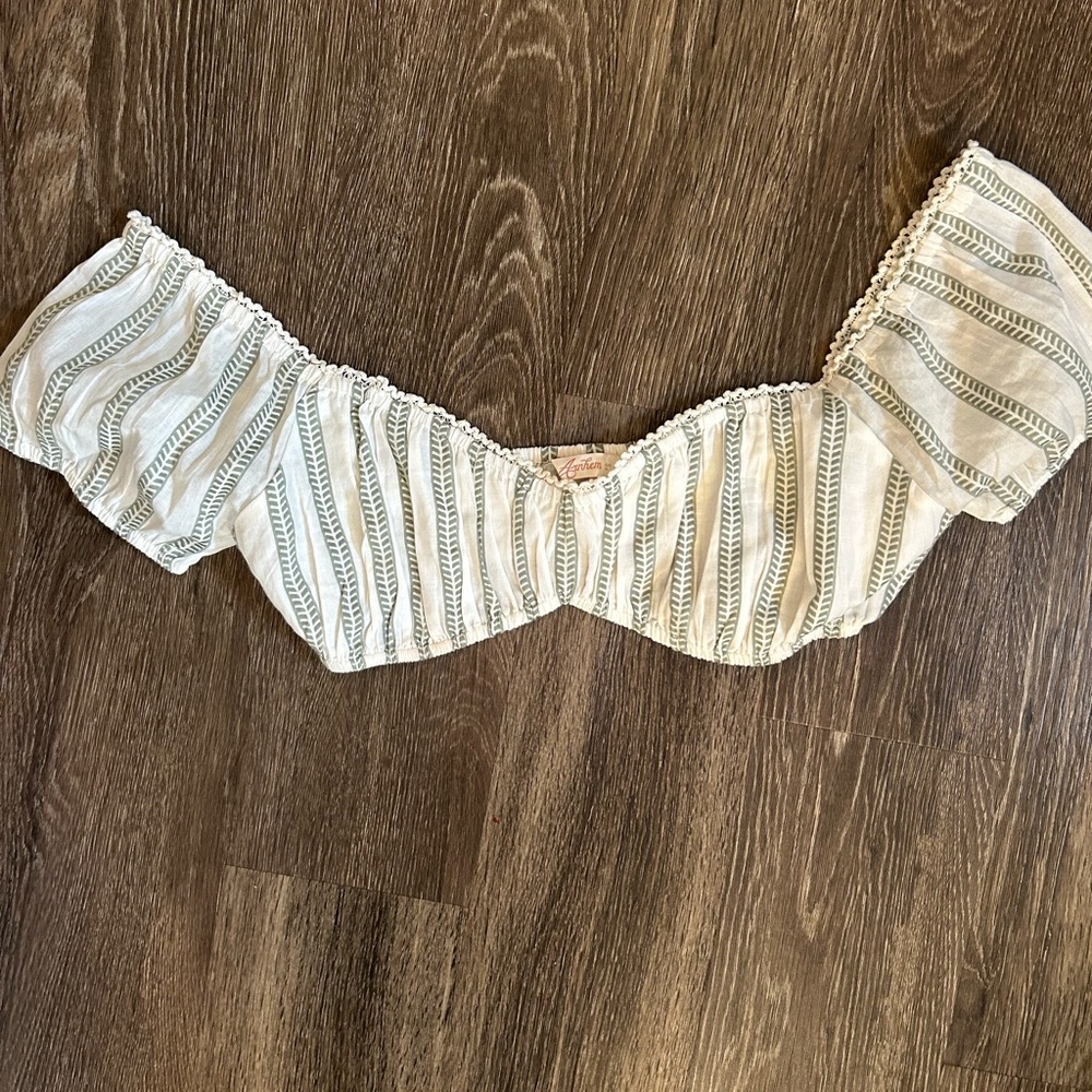 Arnhem Women’s off shoulder top size XL